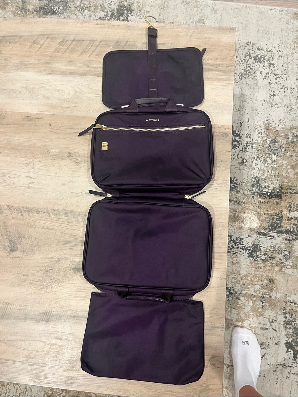 Tumi Eggplant color Nylon hanging travel toiletry Bag with Gold Zipper - Picture 11 of 15